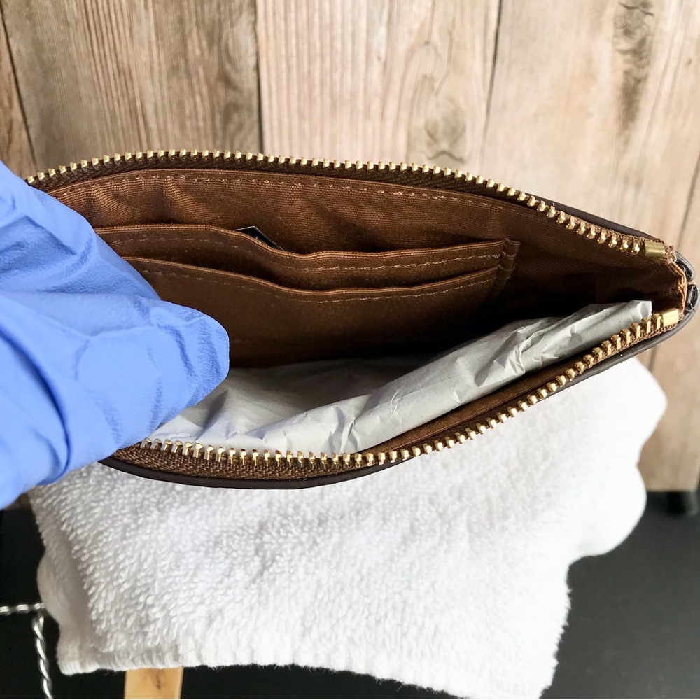 🆕 Coach Corner Zip Wristlet - Picture 6 of 7